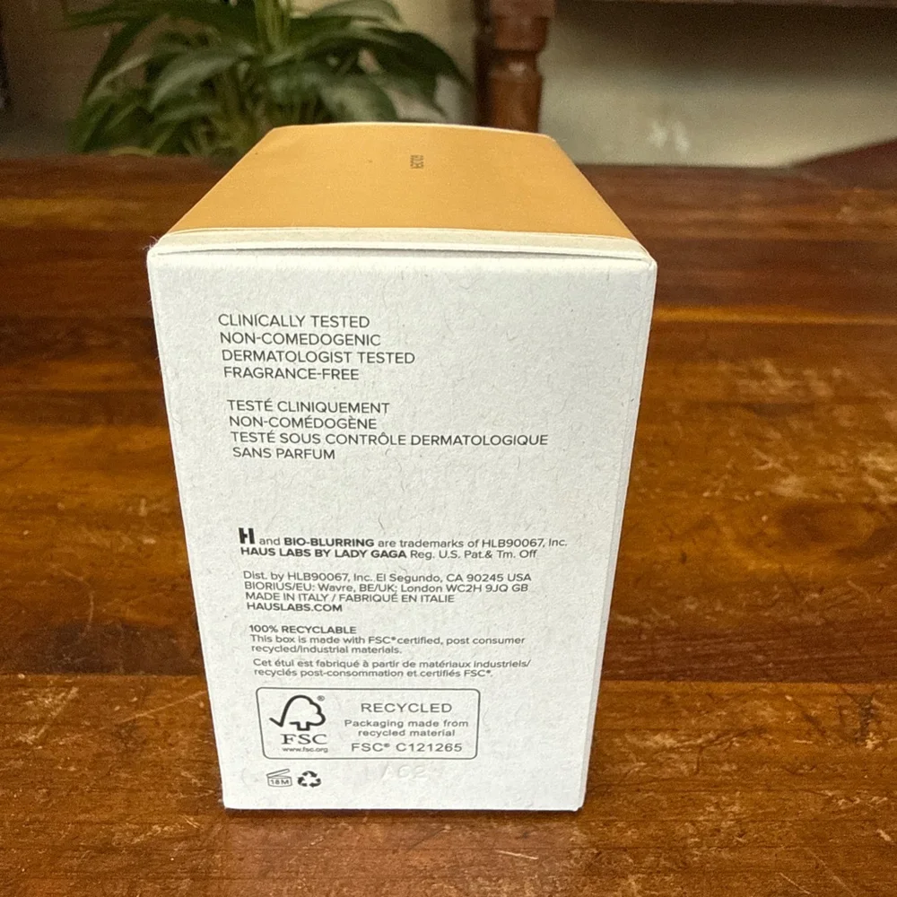 Haus Labs by Lady Gaga Bio-Blurring Loose Setting Powder in Golden